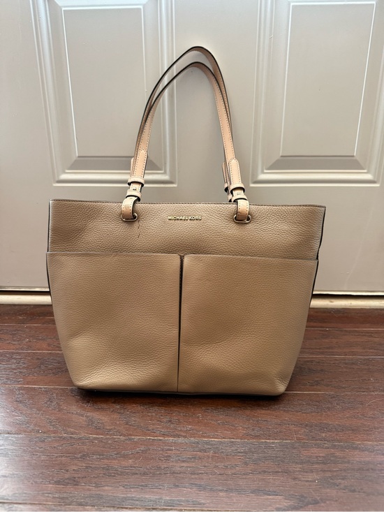 Michael Kors Handbags - Michael Kors Taupe Pebbled Leather Tote